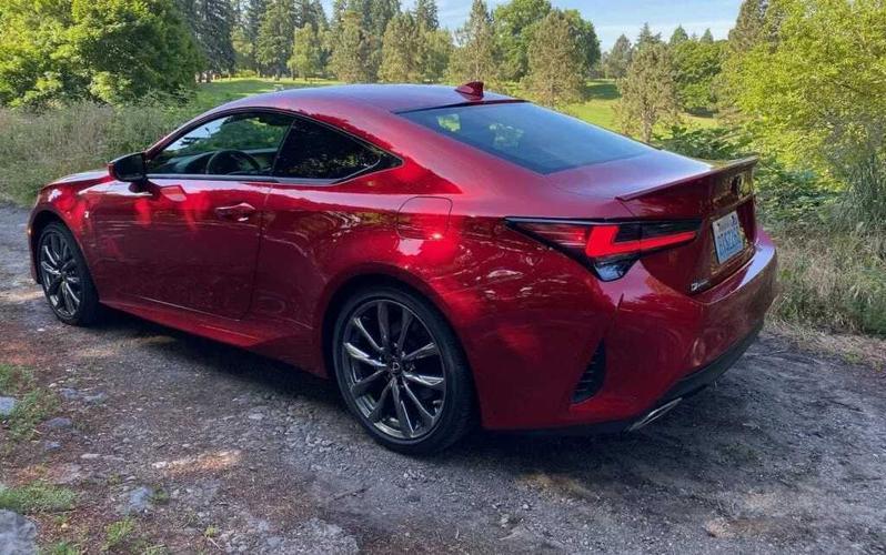 2020年雷克萨斯rc 300 awd:双门轿跑的个人魅力