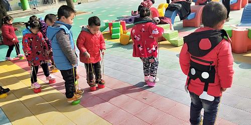 户外活动《踩高跷》