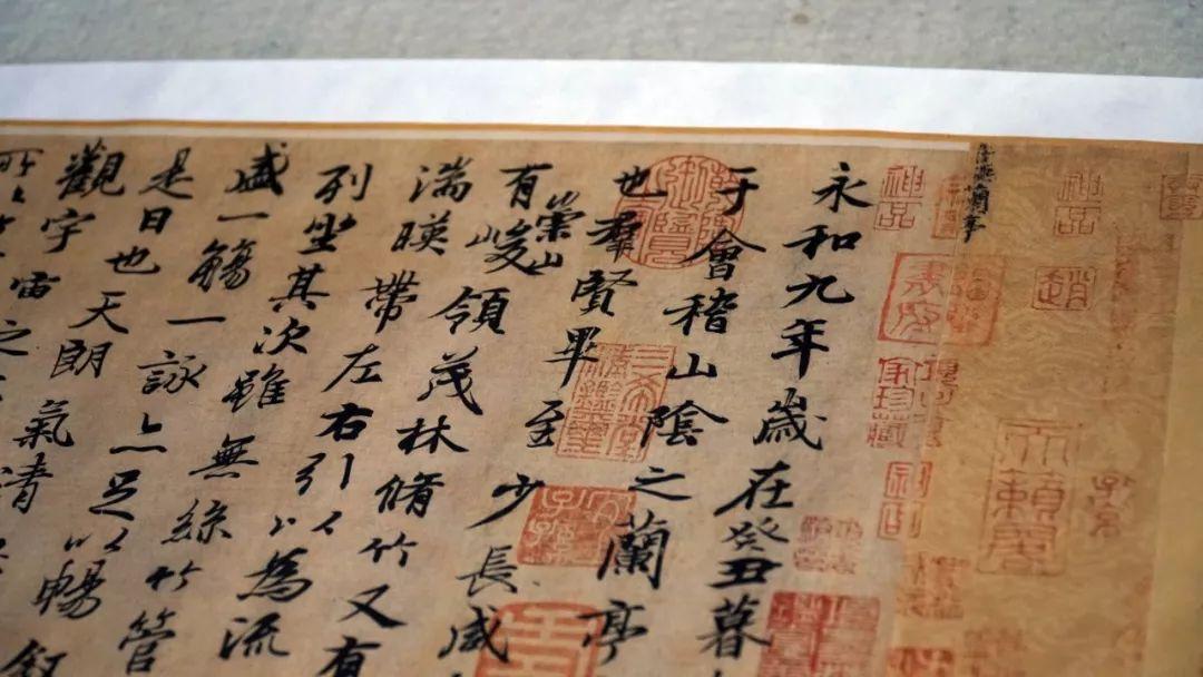 《兰亭序》是王羲之巅峰书作,记述王羲之和友人雅士会聚兰亭的盛游之