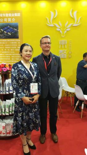 《匠心》栏目组对集团董事长王艳梅女士做了专访,并给予东鳌鹿业集团