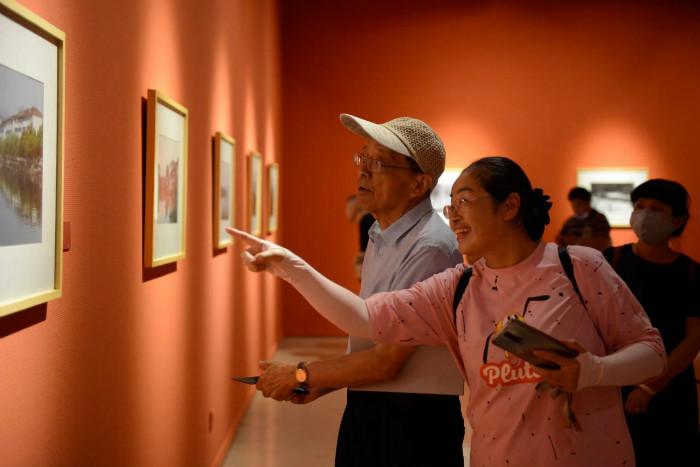 "百年辉煌·艺心向党" 东方红·袁毅平摄影精品展暨常熟市摄影作品展