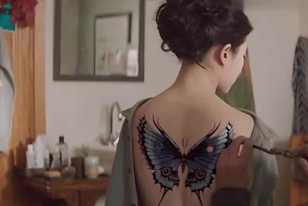 原创刘亦菲太可怜了穿泳装拍戏挑战纹身却被喊话逐出娱乐圈