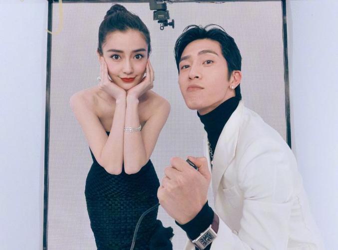 杨颖井柏然相识十年发博纪念,看两人合照的表情,关系好坏很明显