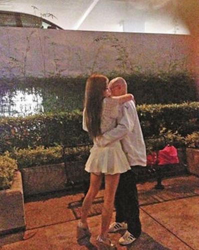 嫩模艾美琦amy公园夜勾富豪曾权威 揭艾美琦amy个人资料微博照片