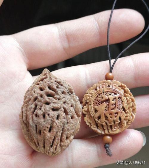 桃核上怎么刻字?