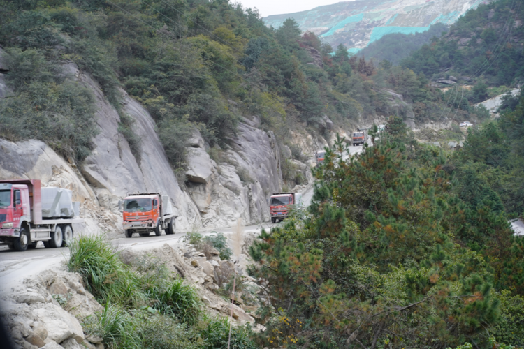 麻城市白鸭山矿山道路