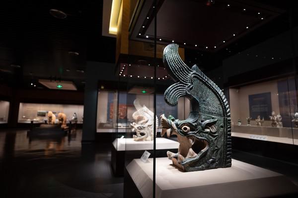 宁夏博物馆众多珍宝看都看不过来