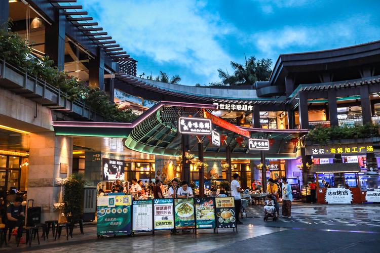 原创三亚海棠湾68环球美食街毗邻三亚免税店是首选的美食聚集地