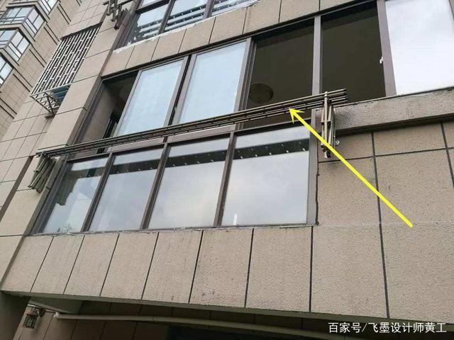 阳台防盗窗外装个晾衣架,衣服挂在外面晒,老公:物业准