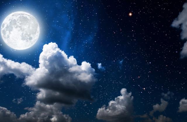 描写月亮的句子优美短句拍个月亮发朋友圈唯美句子