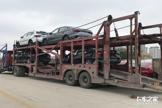 从上下都是双排装36台车,到飞机板再到现在的六位车",经历了轿运行业