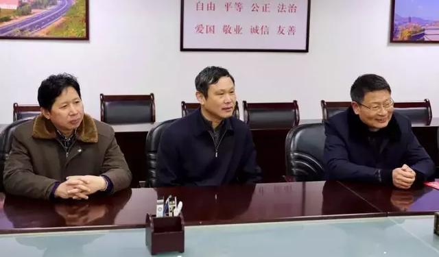 市政府秘书长张全胜,副秘书长张自力,市交通运输局局长,公路管理局