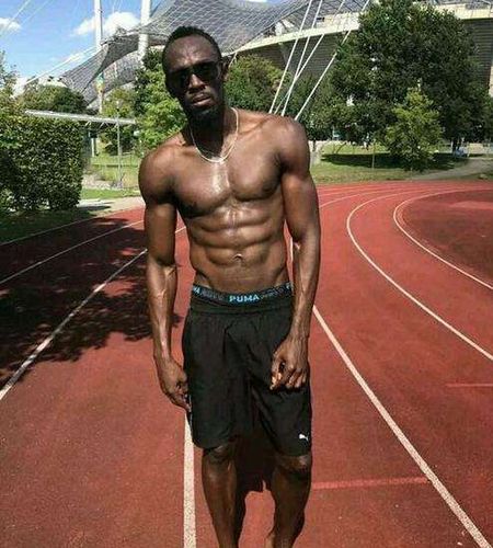 短跑运动员大都身材适中,但博尔特却是个十足的例外,但博尔特的身高也