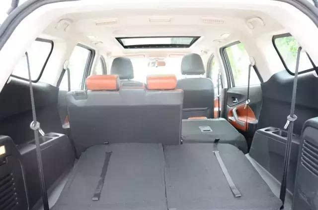 长安cx70第三排座椅不能放倒,不能形成平面,后备箱不能喝第二排座椅