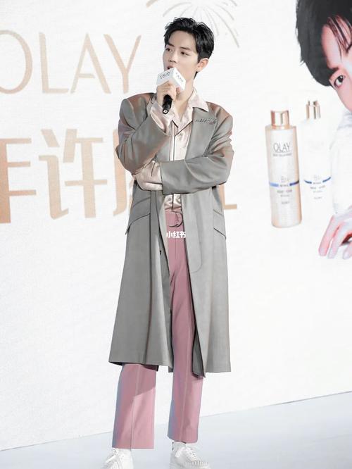肖战·穿搭有型_穿搭_肖战_ootd_长裤_时尚博主_每日穿搭_娱乐_明星