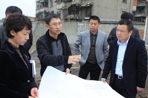 何立斌率队调研全区超期过渡安置房建设工作