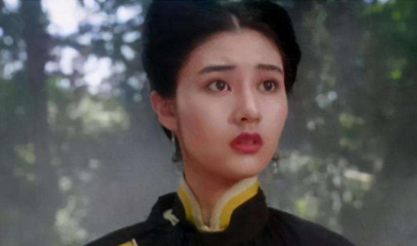 和金庸笔下的阿珂相去甚远 李嘉欣是公认的大美人