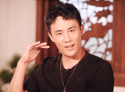 杜淳在电影《八佰》演谢晋元,他演出军人的英勇斗志!