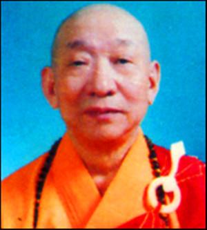 年十二,依高邮临泽福田庵常善和尚披剃.十八岁,于宝应福寿院受具足戒.