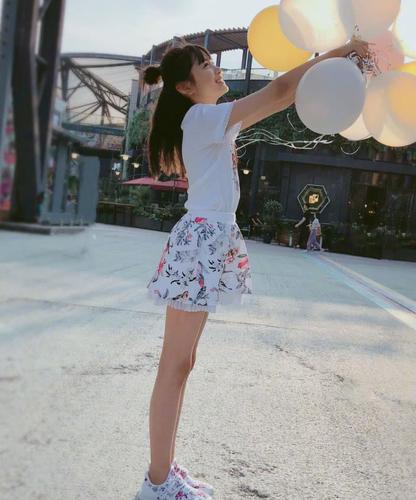 童星张籽沐这种"小鸟裙"要火,145穿出人人都羡慕的长腿!