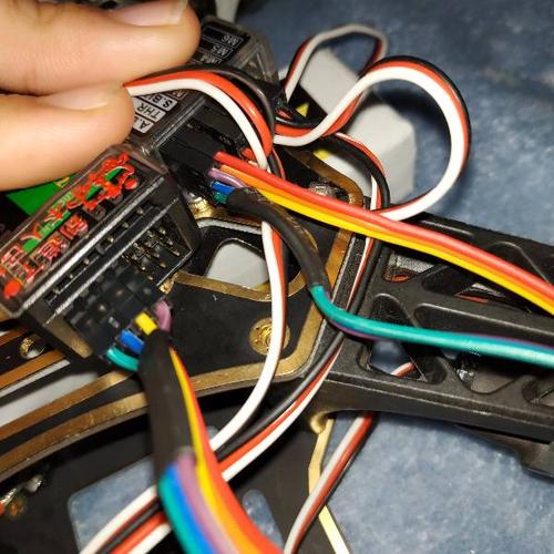 qq飞控装上电调电机一直滴滴滴怎么回事?