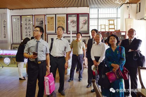 钟伟强带领访问团参观书画院