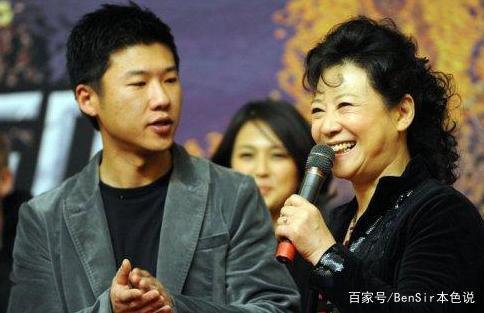 王馥荔的丈夫王群为爱情甘愿牺牲事业为养育孩子不惜退居二线