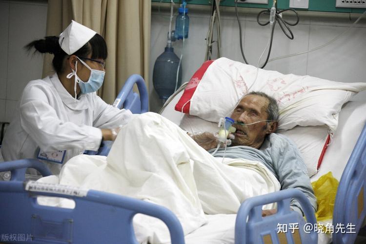 70岁老人病床上的大便儿子转身离开儿媳让我意外我想请护工