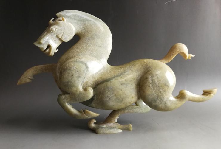 量子科检.国宝赏珍:汉代河田玉马踏飞燕摆件