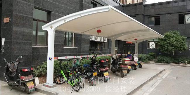 看建筑膜材膜布变身景观篷,膜结构停车棚,电动车充电防雨棚