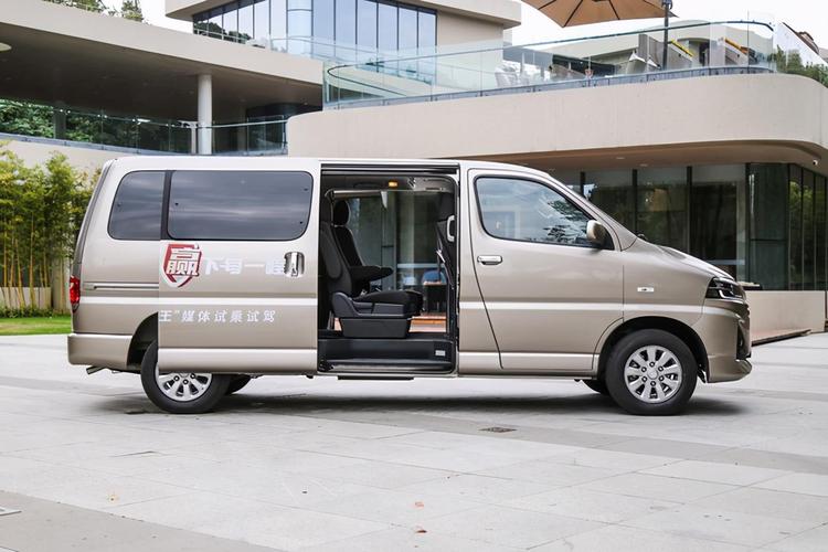 查一金杯六座的商务车多少钱商务车七座