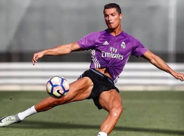 超级足球运动员 他们不是人类的行为