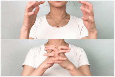 动作4:十指交叉互击