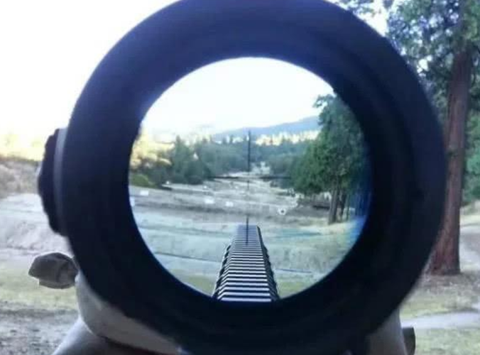 当游戏中的倍镜来到现实,红点全息不算啥,看到八倍镜我懵住了