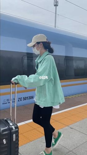 身高163体重115斤,骨架大看起来有没肉型,上身瘦,下身