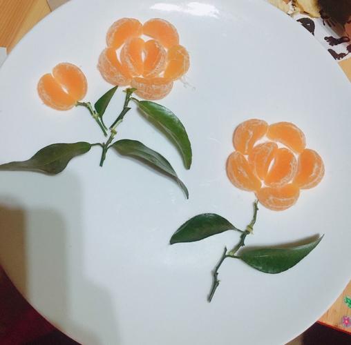 用橘子做可爱的小花水果拼盘作品教程