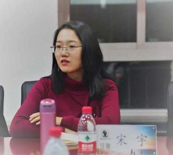 吕乔璐潘番和君商学院潘番,吕乔璐,宋宇,陈治宇,雷金文五位老师一同
