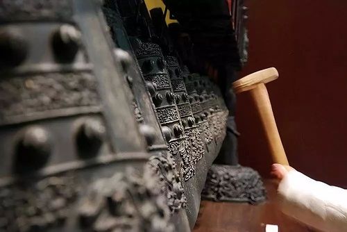 龚琳娜高唱《离骚》直入灵魂,这对跨国夫妇花13年复活编钟,称之是中国