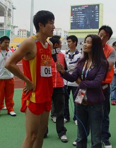 刘翔刷新纪录轻松夺金 央视增加临时"保安"