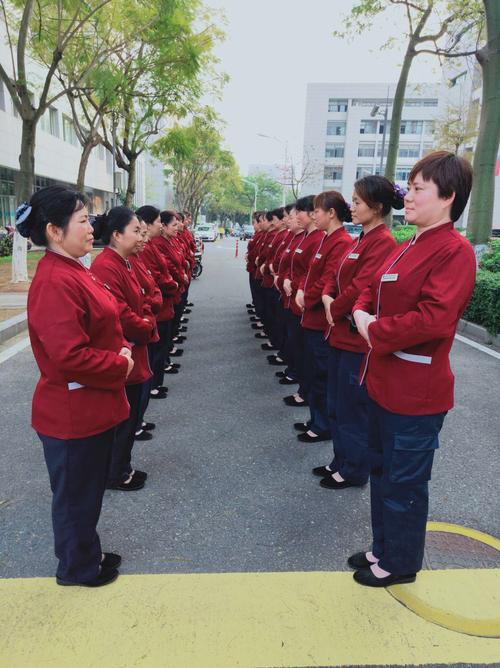 新业园物业保洁班组,每周礼仪,礼貌培训