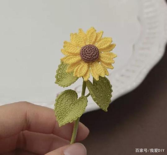 钩针向日葵,简单的2种颜色搭配,用来装饰效果特别好!