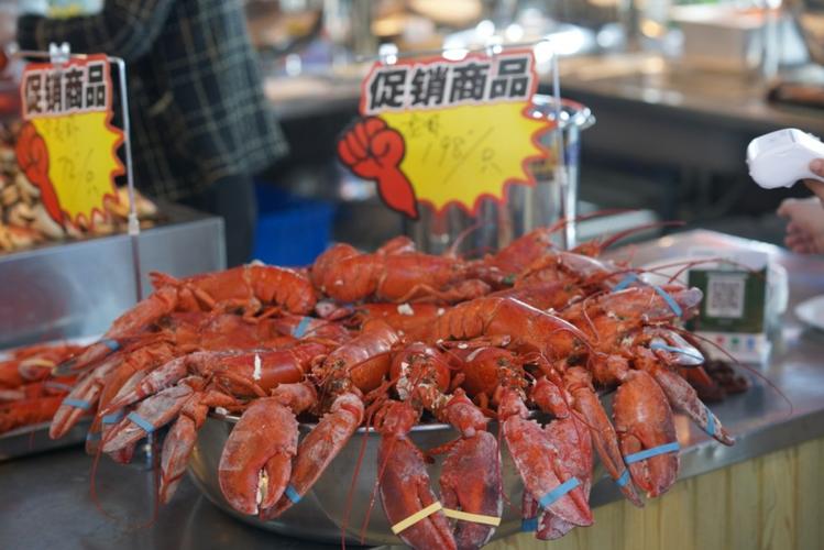 大连国际龙虾节让游客"过足瘾"