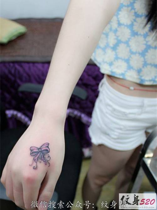 适合男女生的虎口小纹身