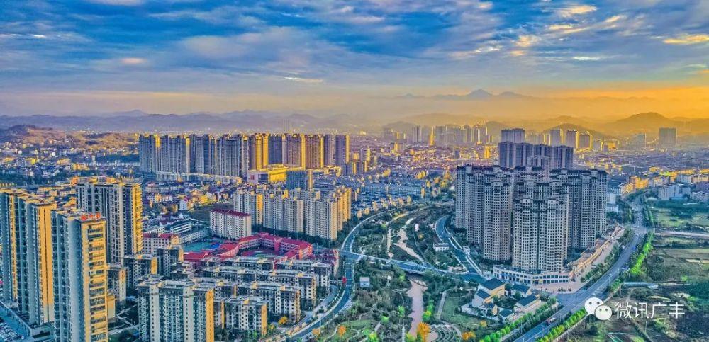 "我们广丰正在发生翻天覆地的变化,城北新建的城市公园规划大气,是