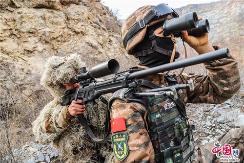 狙击手远程掩护特战小队行动.申鸿浩 摄