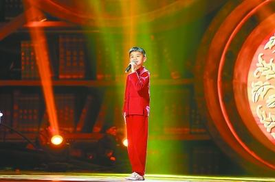 加拿大华人少年王泓翔凭一曲《梨花颂》走红网络. 节目组供图
