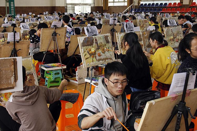 溧阳市2018年高中生美术比赛在光华高中举行