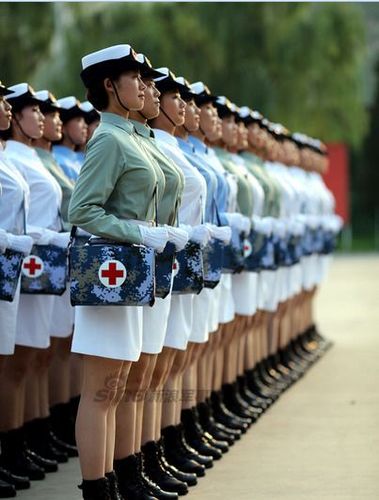 中俄越朝阅兵女兵对比:中国女兵靓丽 朝鲜最逗 : 女兵向来是各国军队