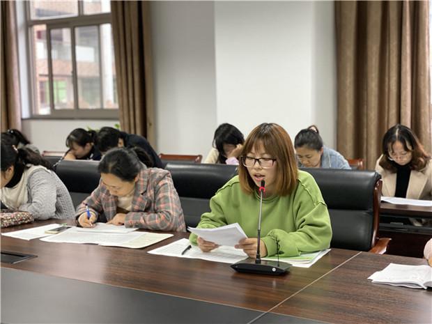 11月22日,清潭中学八年级全体中考学科教师齐聚北校区三楼会议室