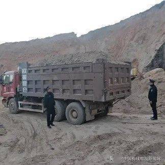 盖州打击非法盗采砂石再发力